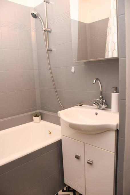 Dora Apartman Best Location & Free Parking Debrecen Eksteriør bilde